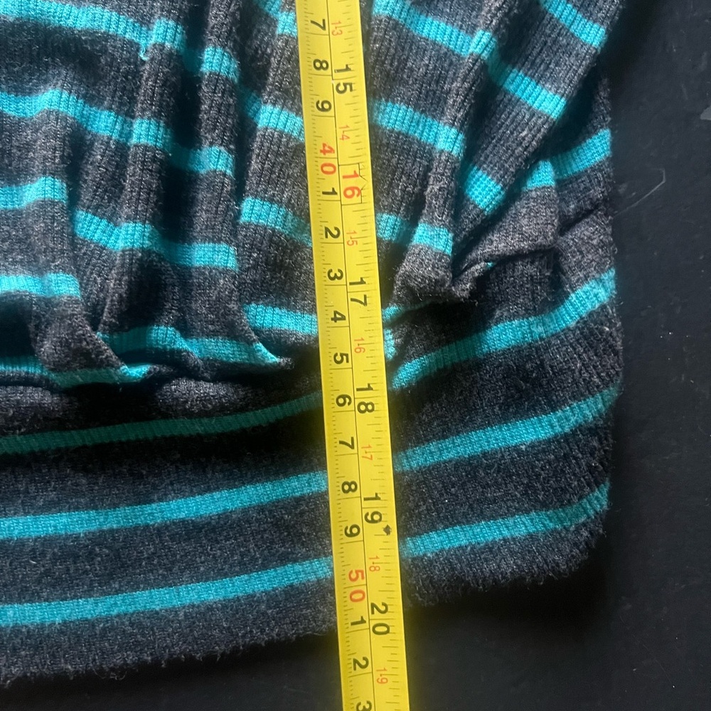 Bordeaux Teal Top  Relaxed Fit Sz M - Picture 8 of 8